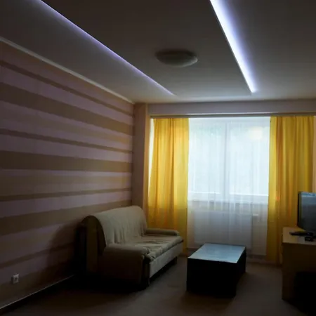 Voyager Hotel *
